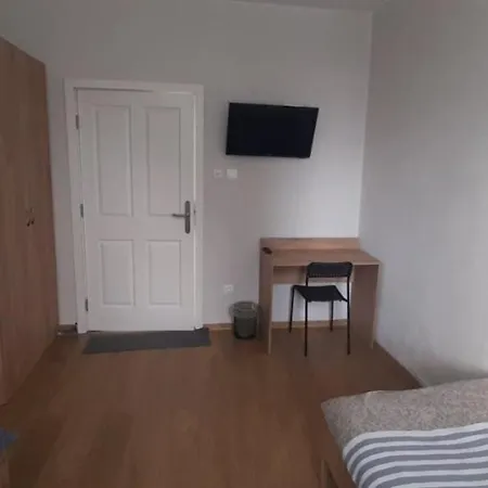 אכסניה Iliana общежитие илияна