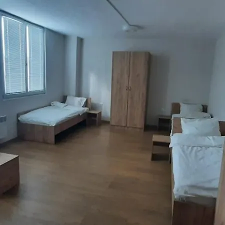 אכסניה Iliana общежитие илияна *