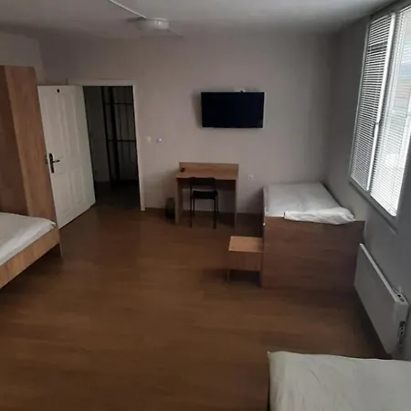 Iliana общежитие илияна * Elin Pelin