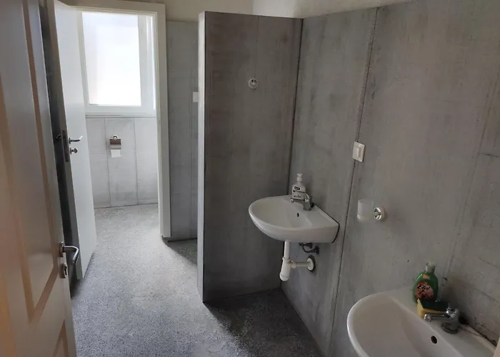 Iliana общежитие илияна Hostel *