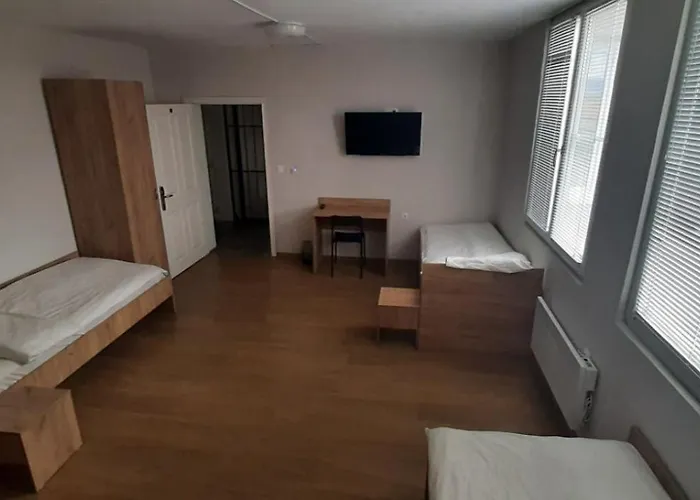 Iliana общежитие илияна * Elin Pelin